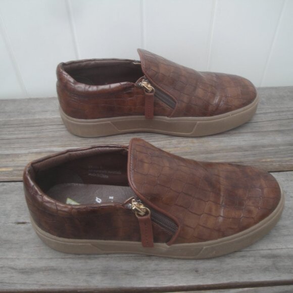 Very Volatile V Studi of LA Size 6 Brown Crocodile Design w gold zippers shoes - Picture 2 of 6